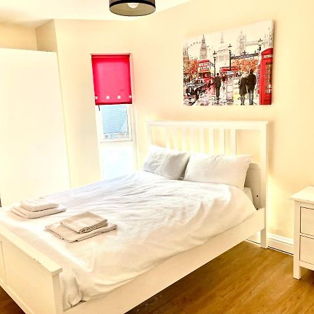 Holiday Flat In Central Slough Near To London Heathrow And Windsor With Free Car Park Exterior photo