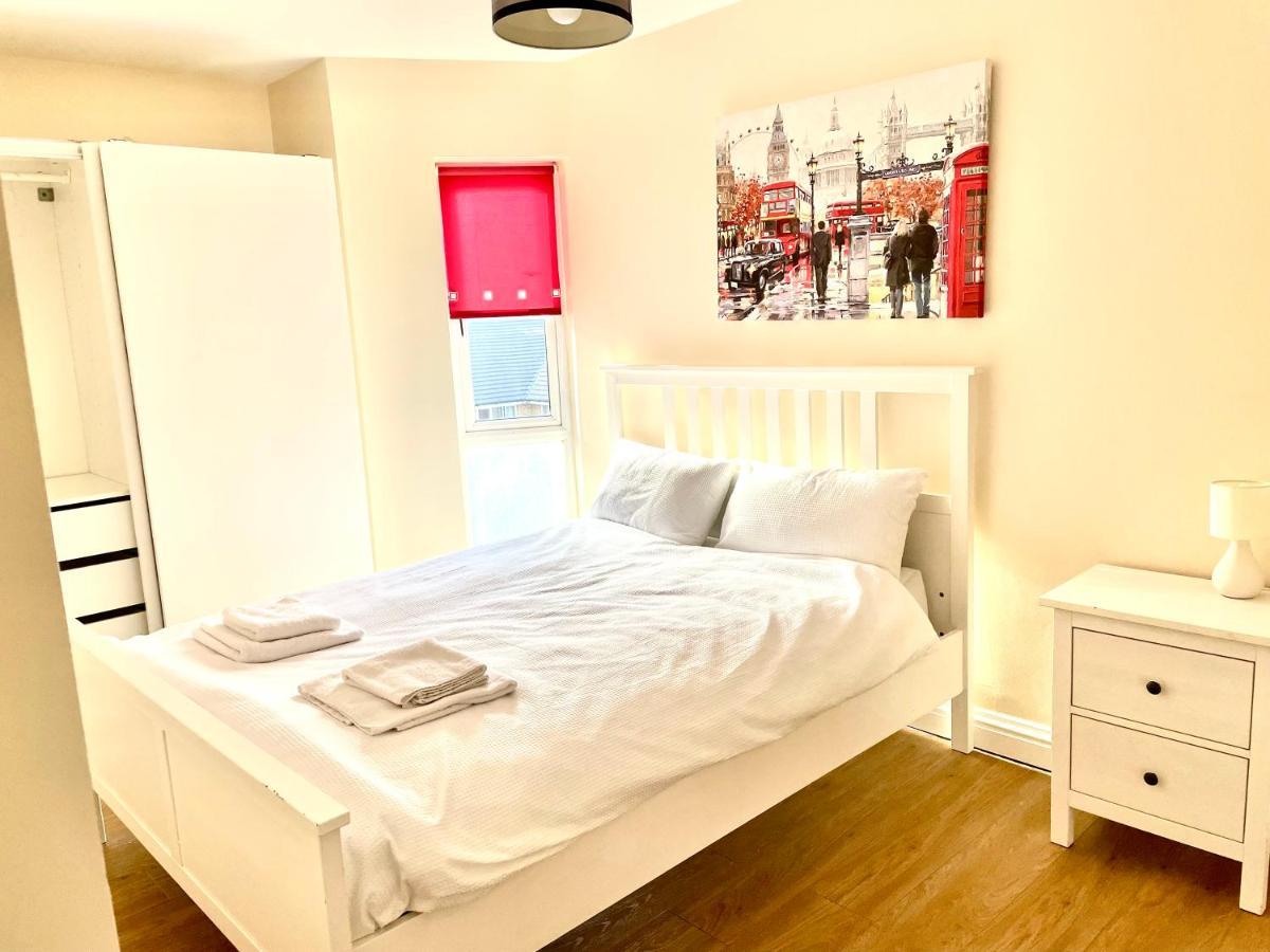 Holiday Flat In Central Slough Near To London Heathrow And Windsor With Free Car Park Exterior photo