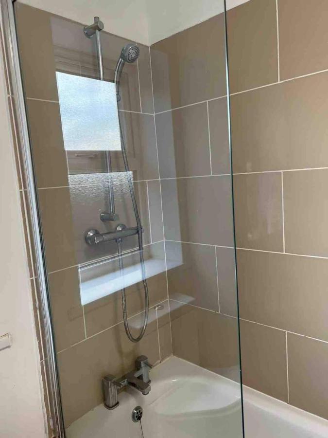 Holiday Flat In Central Slough Near To London Heathrow And Windsor With Free Car Park Exterior photo